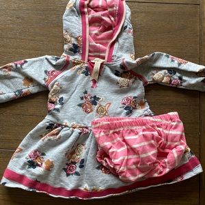 Matilda Jane - fleece l/s dress with hood - bloomers included - 12-18 months